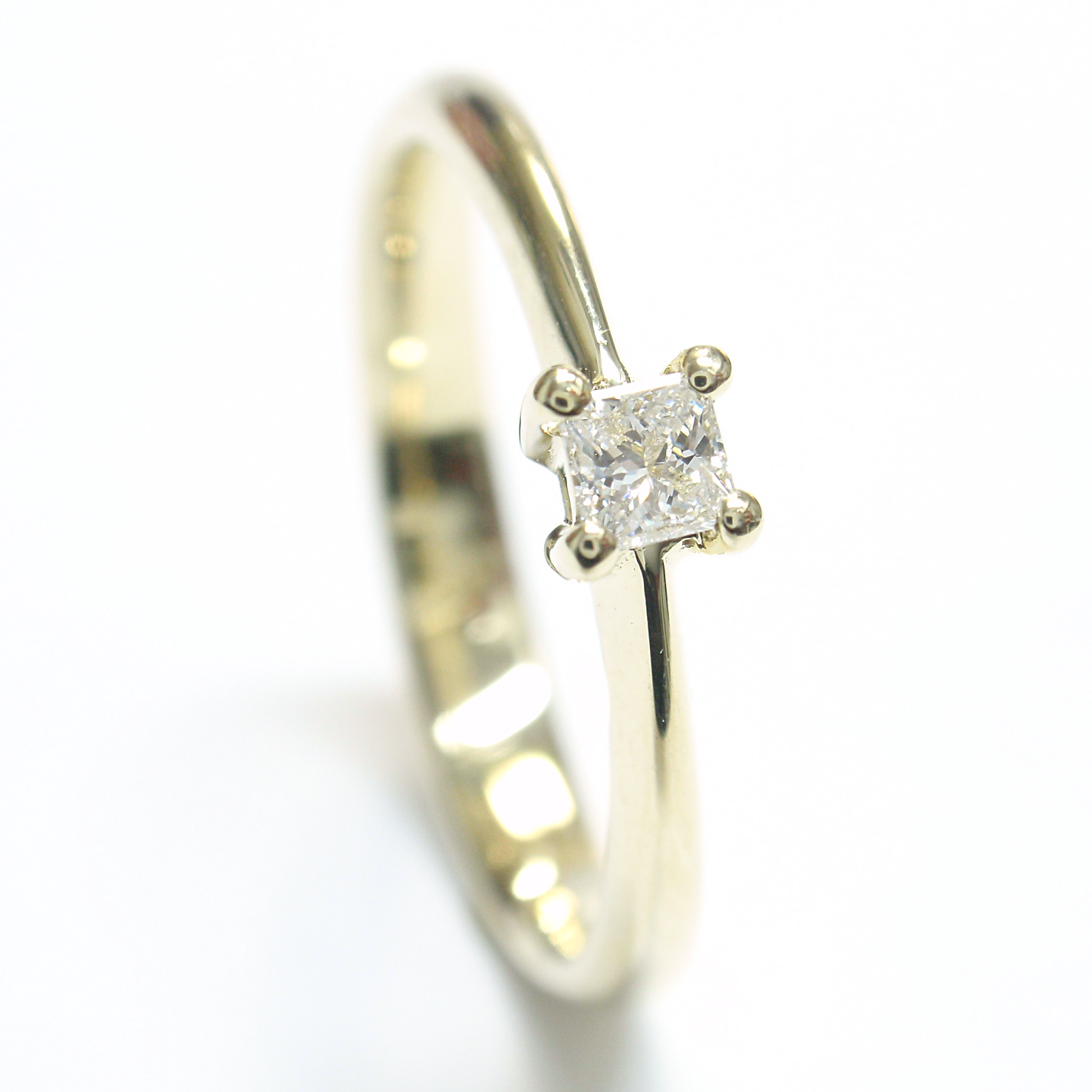 Verlobungsring mit Princess-Diamant Verlobungsring mit Princess-Diamant