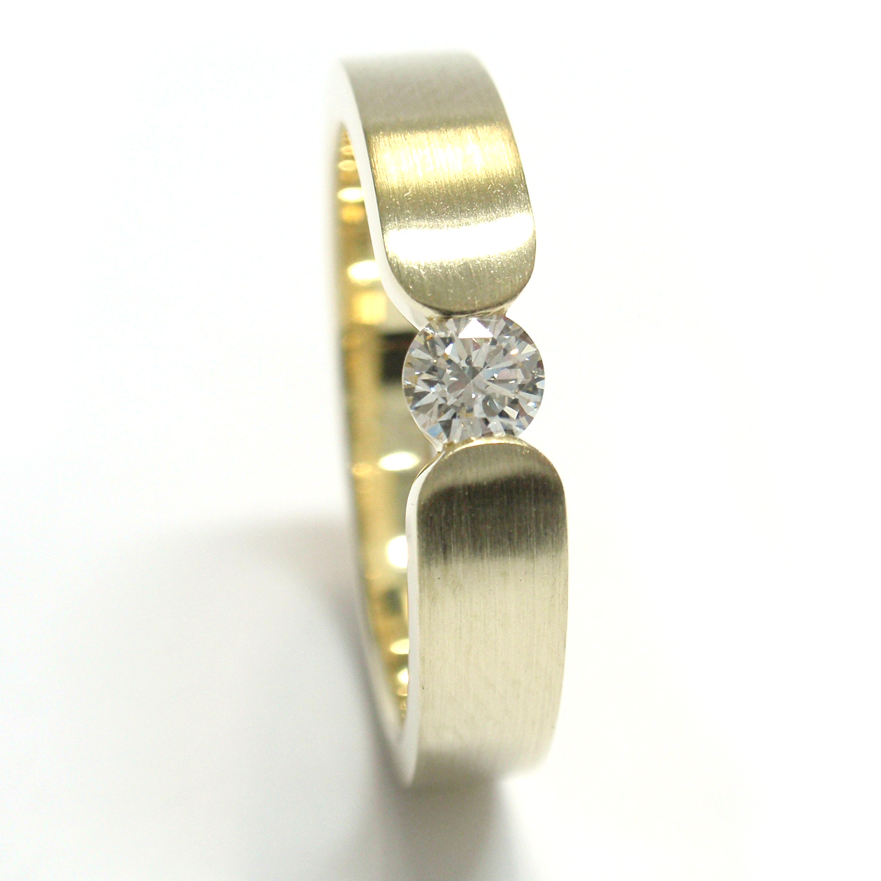 Damenring-Verlobungsring im Spannring-Design Damenring-Verlobungsring im Spannring-Design