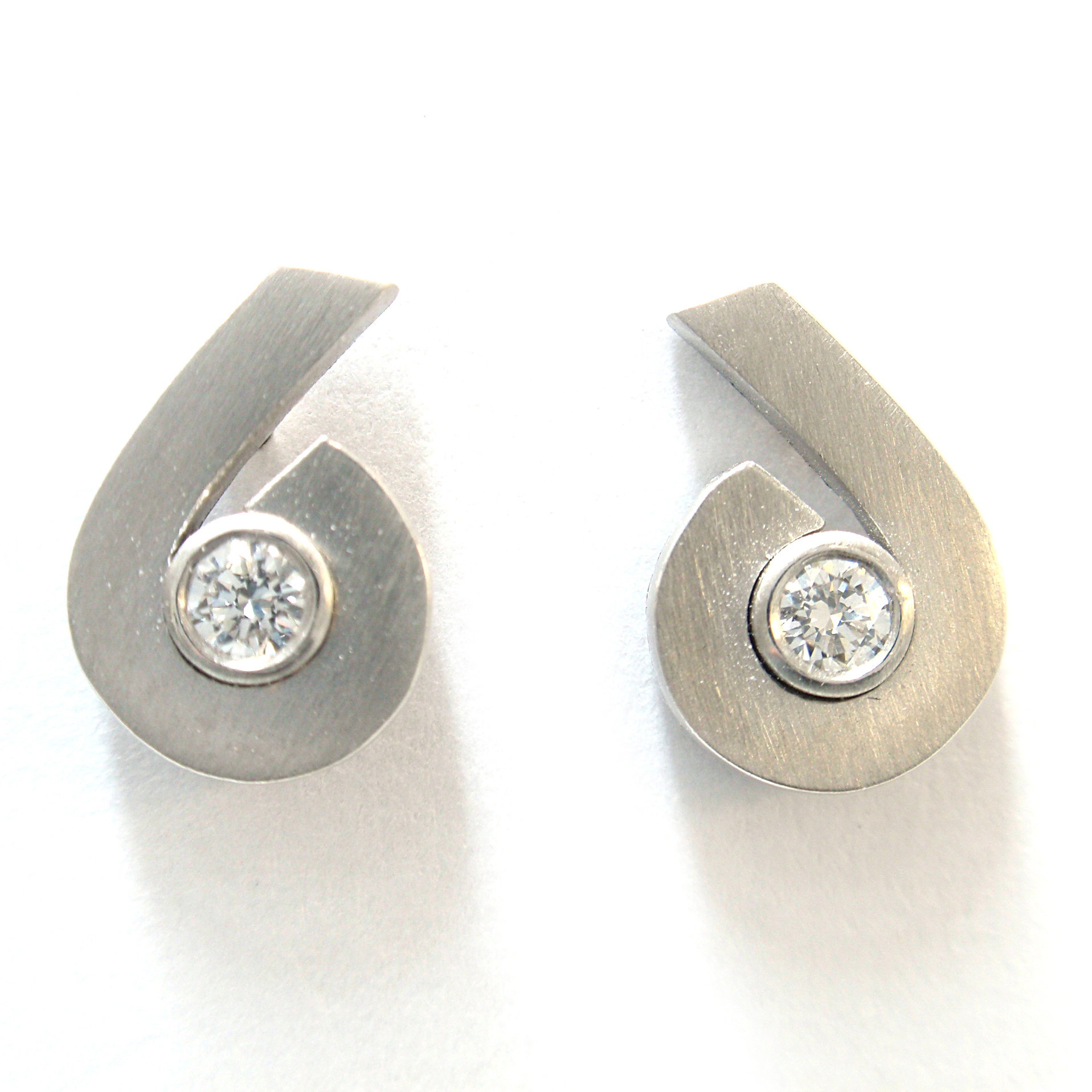Moderner Platin-Ohrstecker Moderner Platin-Ohrstecker