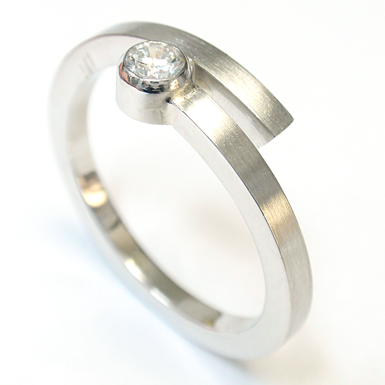 Geschwungener Damen-Platinring Geschwungener Damen-Platinring