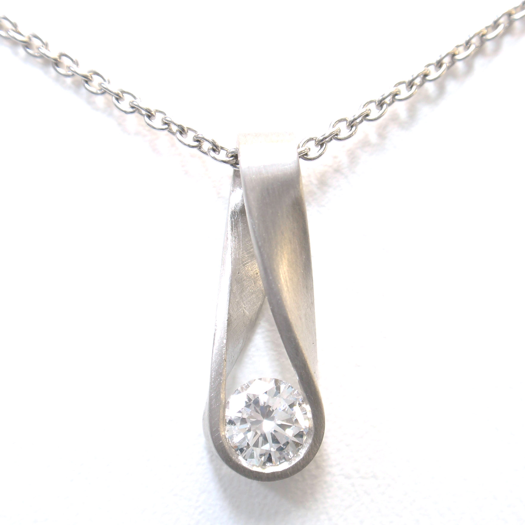 Edles Platin-Brillant-Collier