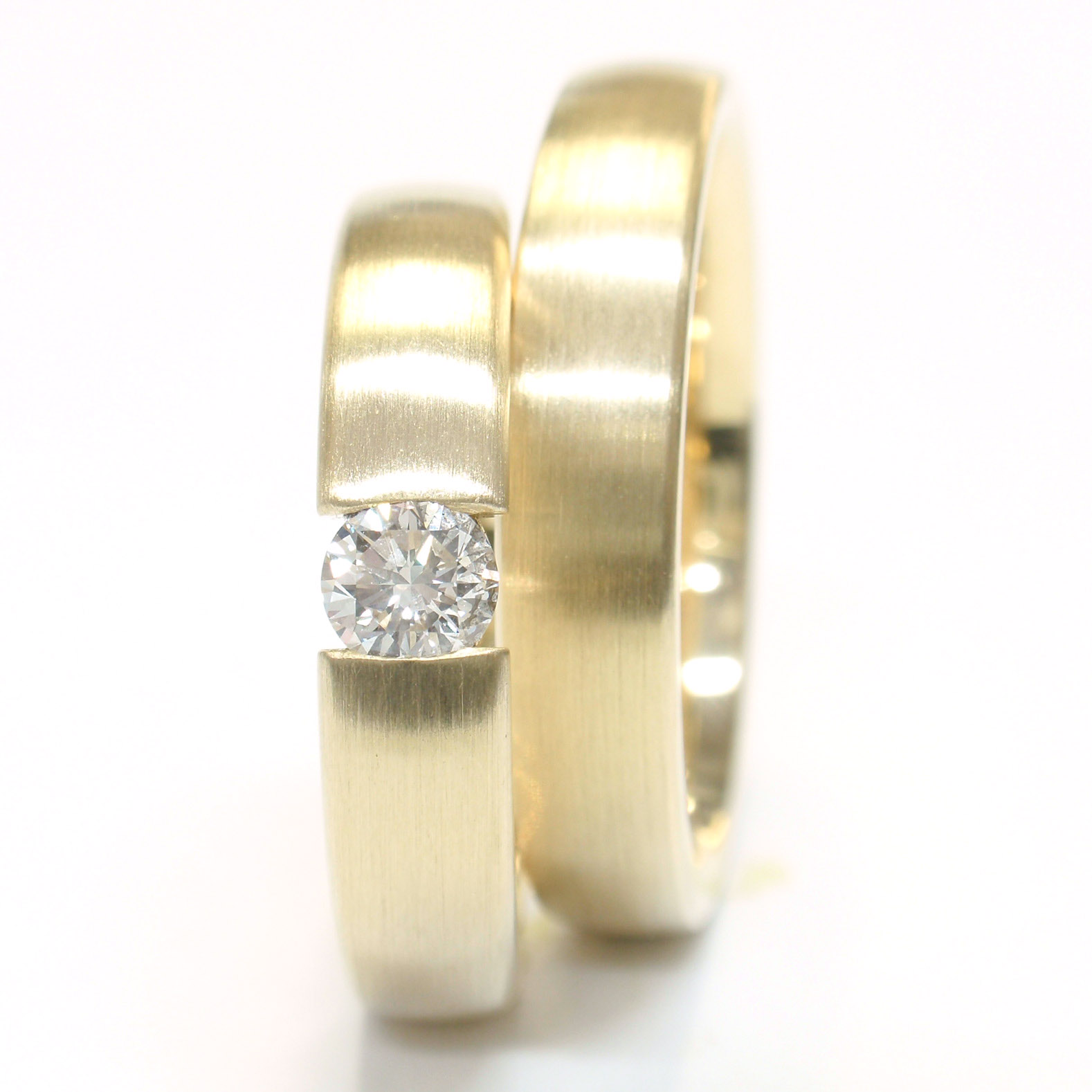 Trauringe im Spannring-Design Trauringe im Spannring-Design