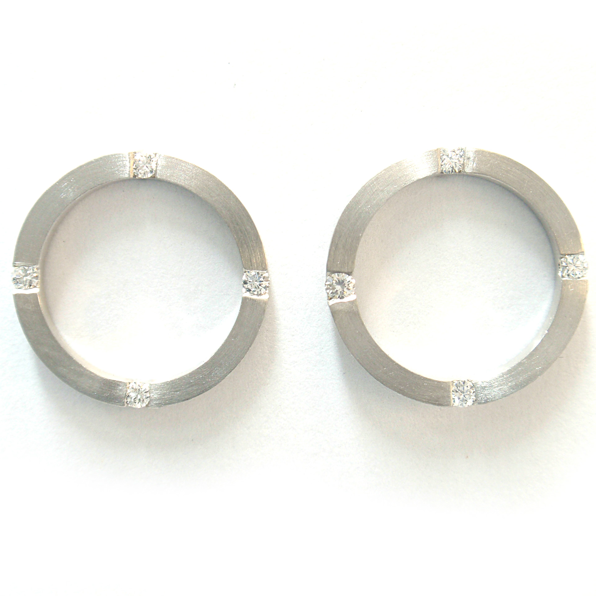 Moderne Platin-Ohrringe Moderne Platin-Ohrringe