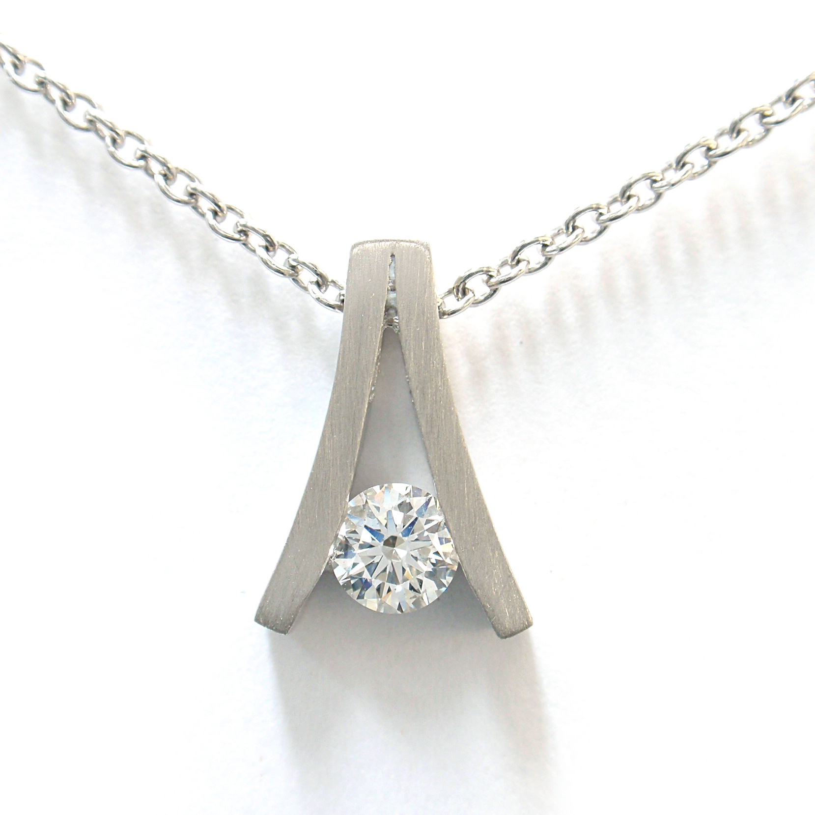 Extravagantes Collier aus Platin