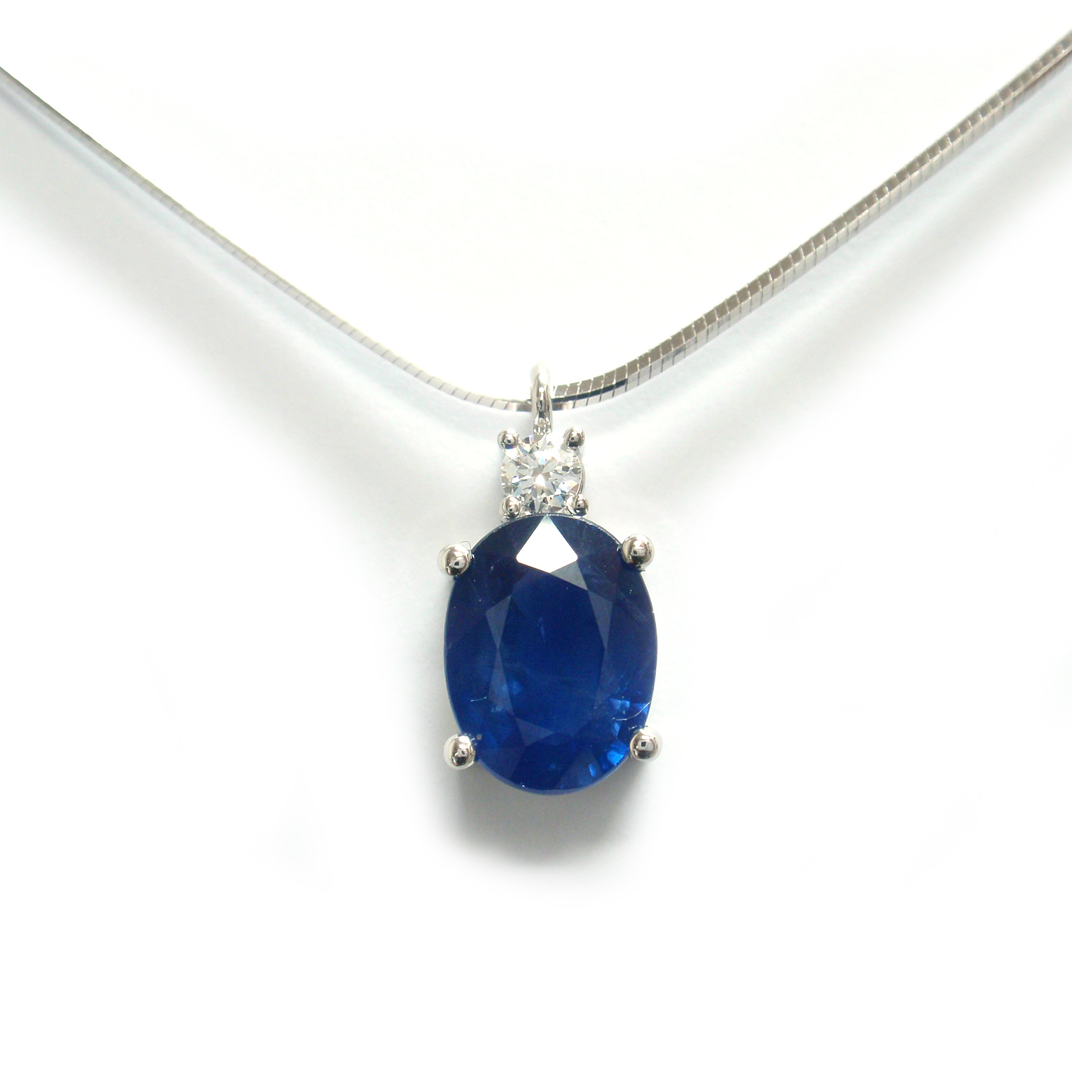 Collier mit Safir