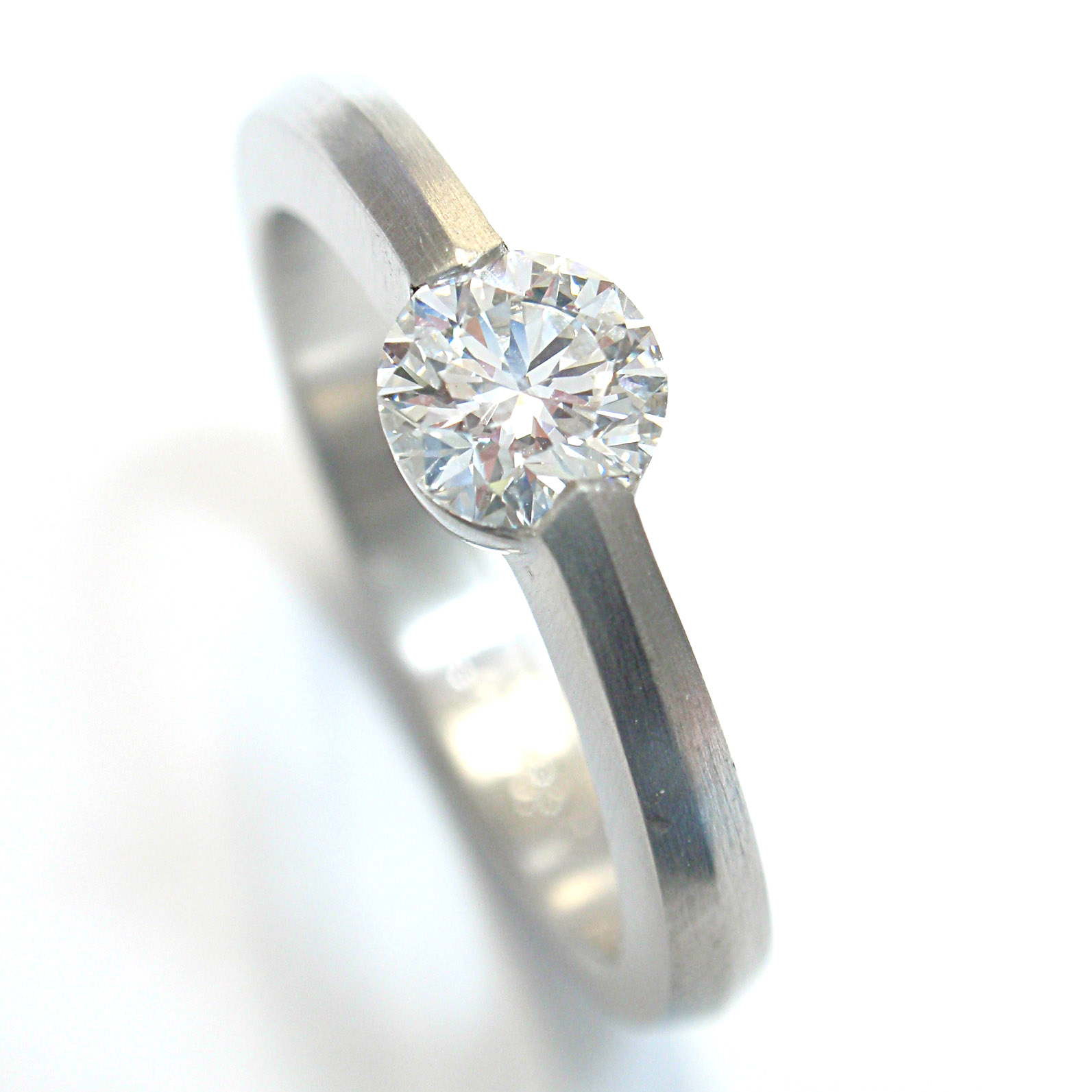 Feiner Platin-Brillant-Damenring-Engagement Ring Feiner Platin-Brillant-Damenring-Engagement Ring