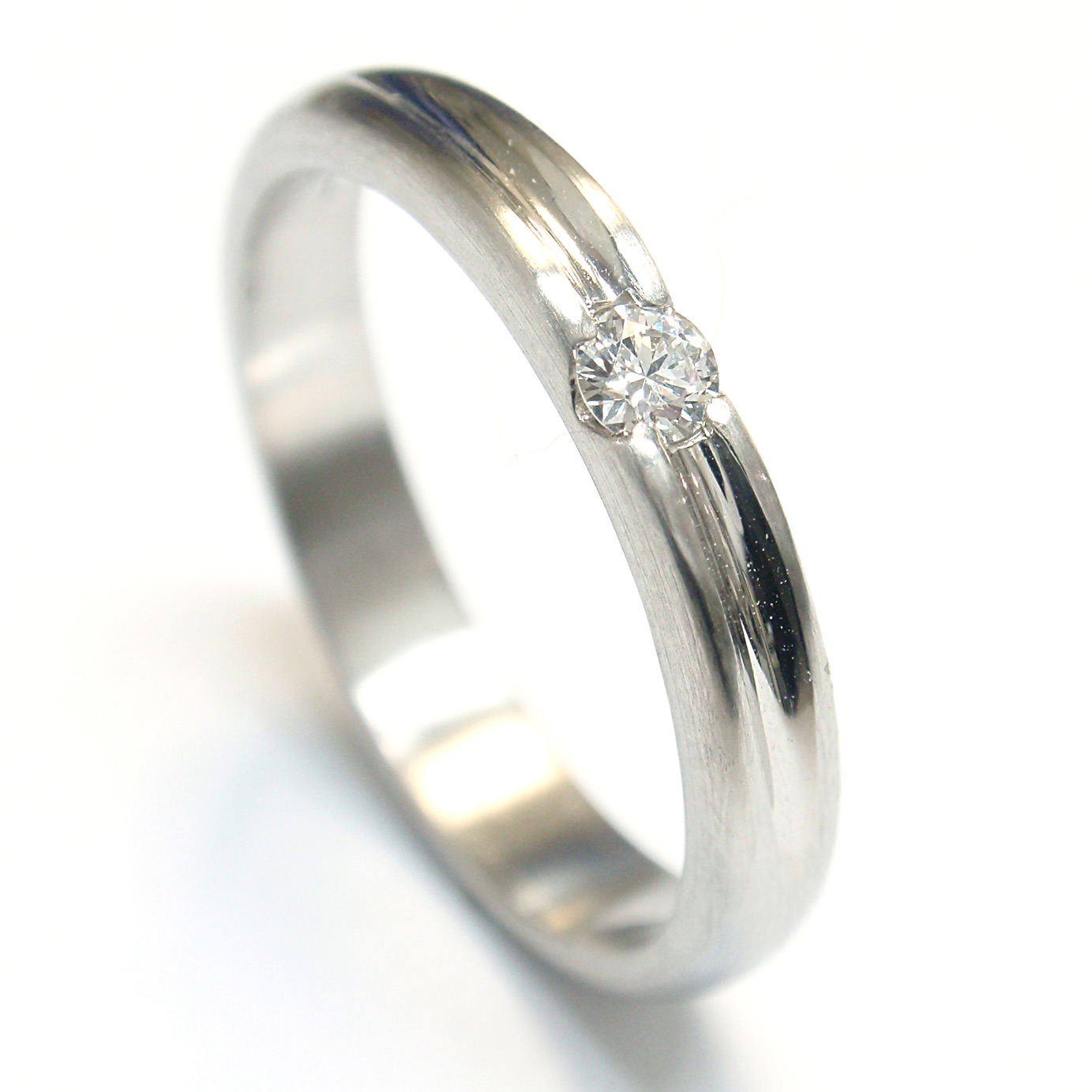 Platinring mit Glanzrille Platinring mit Glanzrille