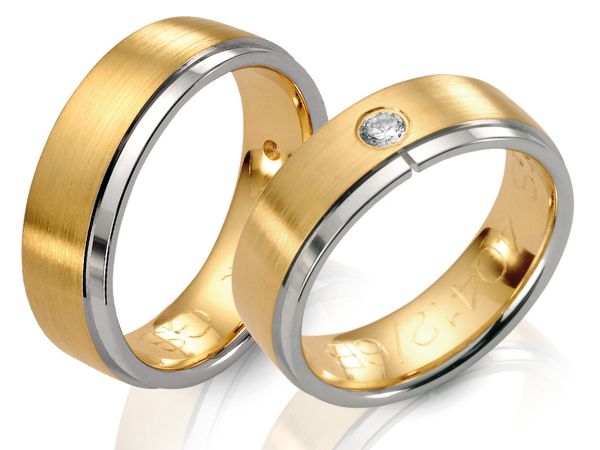Steidinger-Trauringe mit Weißgoldstreifen Steidinger-Trauringe mit Weißgoldstreifen