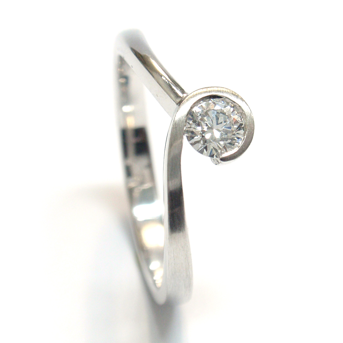 Damenring mit Schwung Damenring mit Schwung