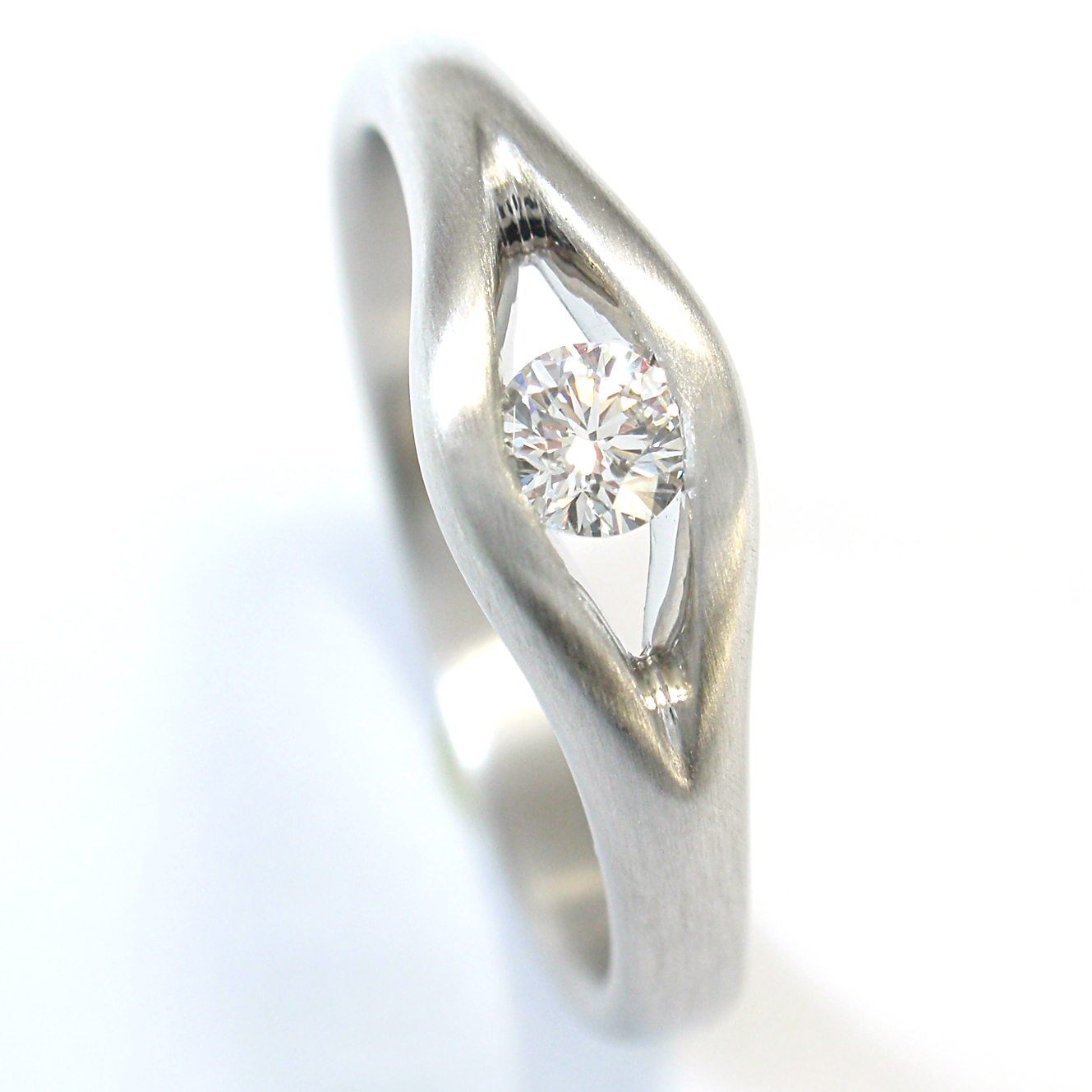 Raffinierter Damen-Platinring Raffinierter Damen-Platinring