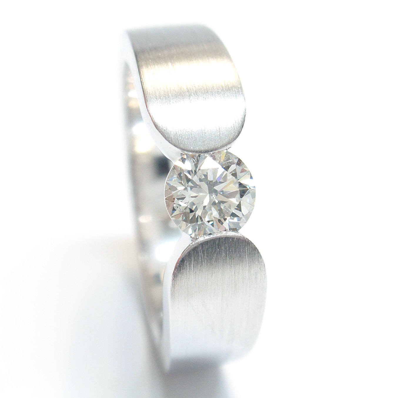 Design Damenring-Verlobungsring mit Brillant Design Damenring-Verlobungsring mit Brillant